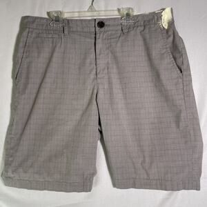 Original Penguin by Munsingwear Shorts Size 33 Men’s Gray Plaid 10” Inseam